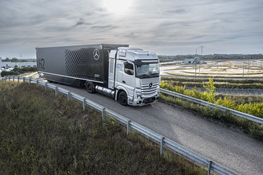 Жидководородный грузовик Mercedes-Benz GenH2 Truck приступил к тестированию