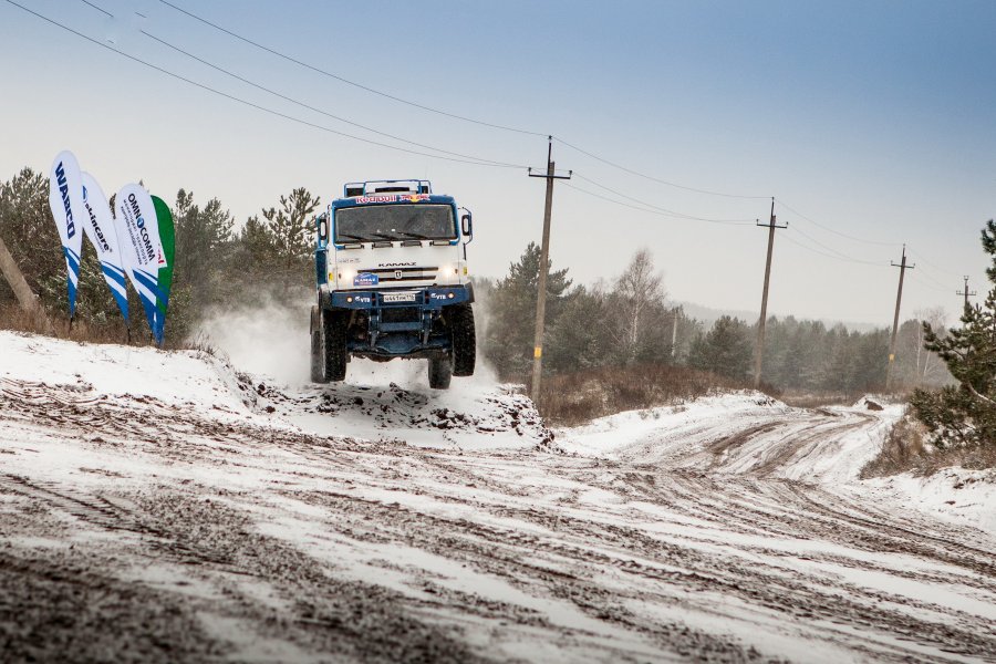 Гоночные грузовики команды «Камаз-мастер» отправили на «Дакар-2016»