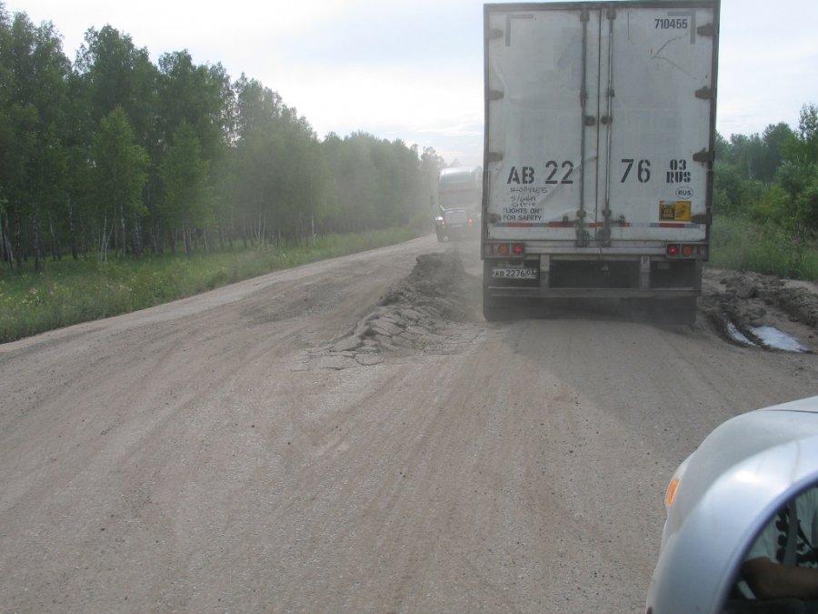 Владельцы грузовиков будут возмещать ущерб за разбитые дороги